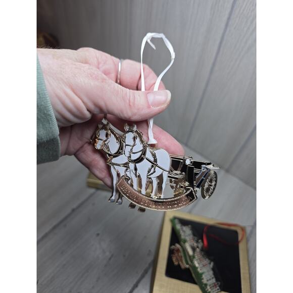 Charleston, SC ChemArt Horse drawn Carriage The Inn Christmas Place Ornament - Picture 11 of 15